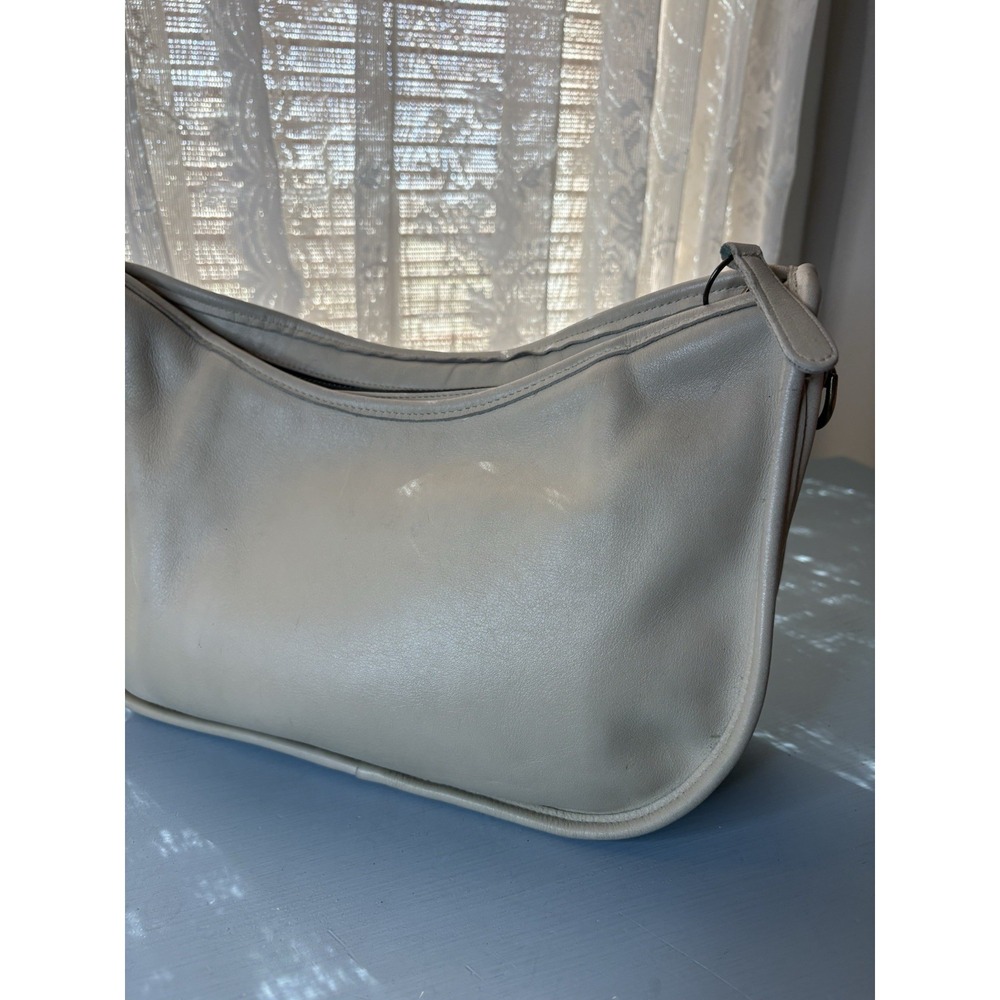 Vintage COACH Bone white Leather, Swinger Shoulder Crossbody Bag, Large, 90s USA - Picture 6 of 15